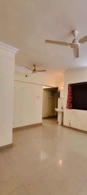 Room in 2 BHK Apartment at Magarpatta Sylvania, Hadapsar – for Rent