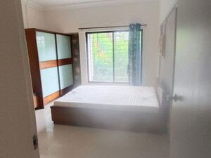 Room in 2 BHK Apartment at Magarpatta Daffodils Apartment, Hadapsar – for Rent