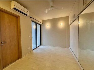 Room in 2.5 BHK Apartment at M3M Heights, Sector 65 – for Rent