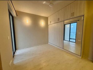 Room in 2.5 BHK Apartment at M3M Heights, Sector 65 – for Rent