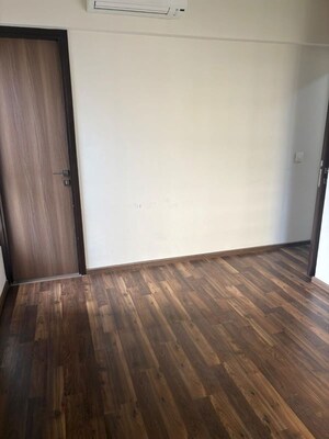 Room in 2 BHK Apartment at Raunak Residency Thane, Pokhran Road No One – for Rent