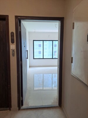 Room in 1.5 BHK Apartment at Runwal Forests, Kanjurmarg West – for Rent