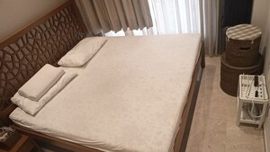 Bedroom in 1 BHK Apartment at Hiranandani Regent Hill, Powai – for Rent