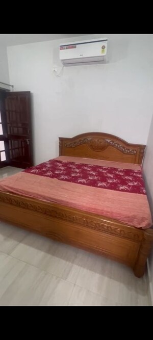 1 RK Builder Floor For Rent in Sector 44