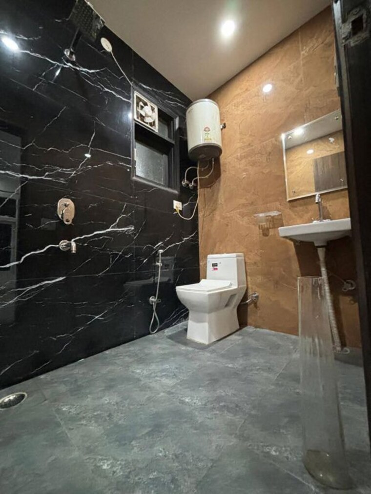 Washroom, saket 2 Bedroom 980 Sq.Ft. Builder Floor In Saket Delhi 10651535