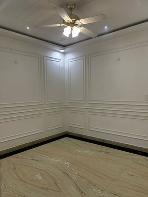 Room in 4 BHK Builder Floor at Rajouri Garden – for Rent