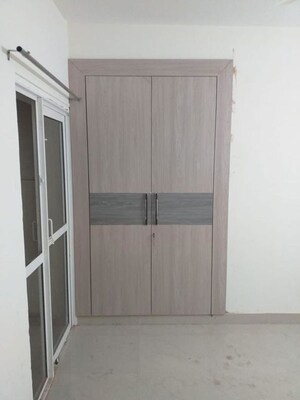 Room in 3.5 BHK Apartment at Jaypee Greens Aman, Sector 151 – for Rent