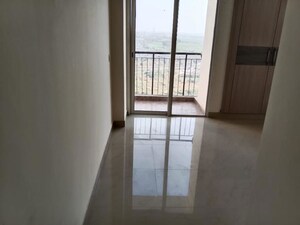 Room in 3.5 BHK Apartment at Jaypee Greens Aman, Sector 151 – for Rent