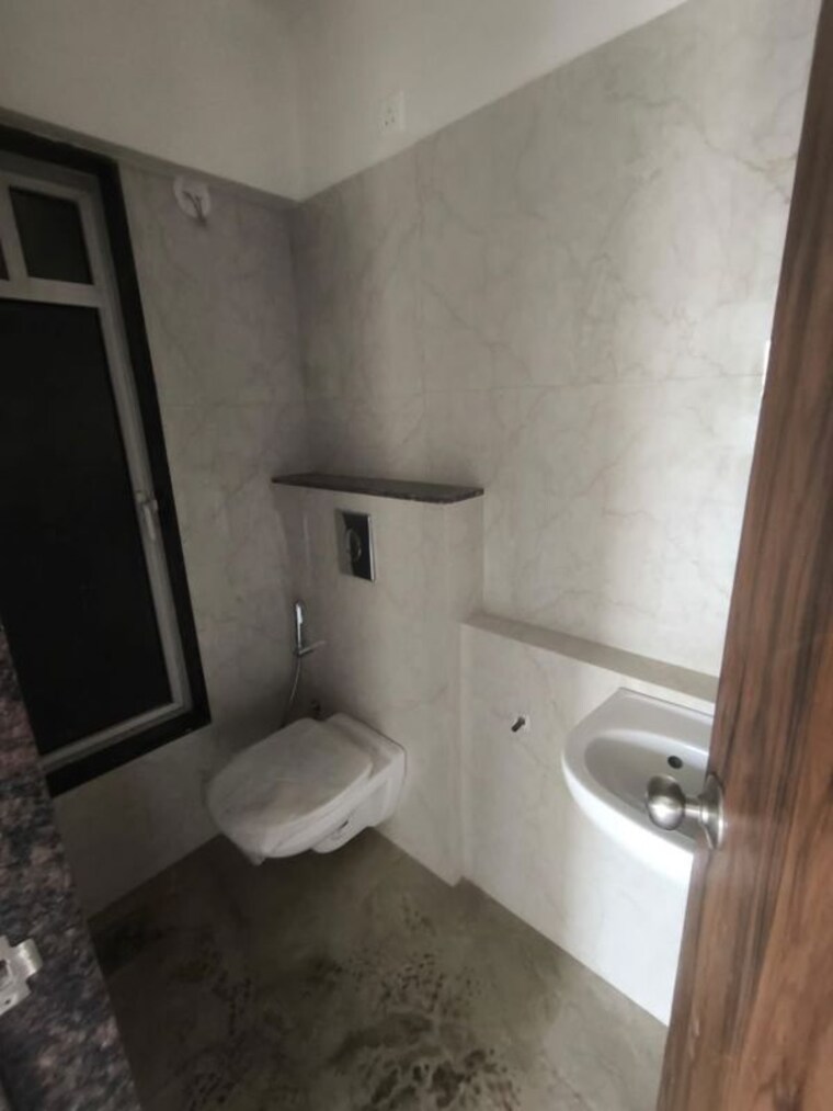 Bathroom, vkg-amazon 2 Bedroom 700 Sq.Ft. Apartment In Andheri East Mumbai 10630397