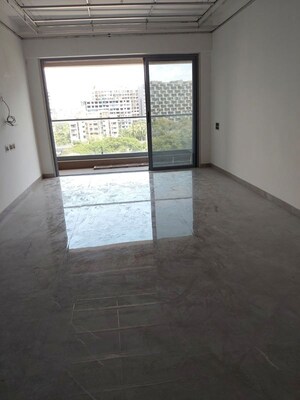 Room in 3 BHK Apartment at Shree Park Altezza, Andheri West – for Sale