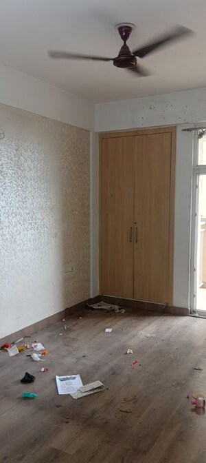 Room in 2 BHK Apartment at Hawelia Valencia Homes, Sector 1 Greater Noida – for Rent