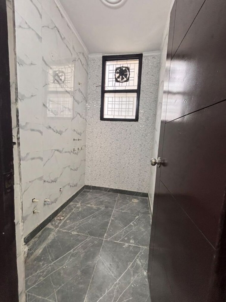 Bathroom, ashoka enclave 2 Bedroom 100 Sq.Yd. Builder Floor In Ashoka Enclave Faridabad 10652350