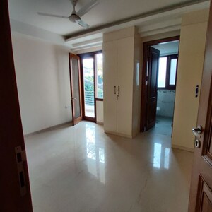 Room in 4 BHK Builder Floor at Panchsheel Enclave – for Rent