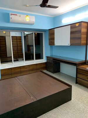 Room in 2 BHK Apartment at Lokhandwala Complex – for Rent