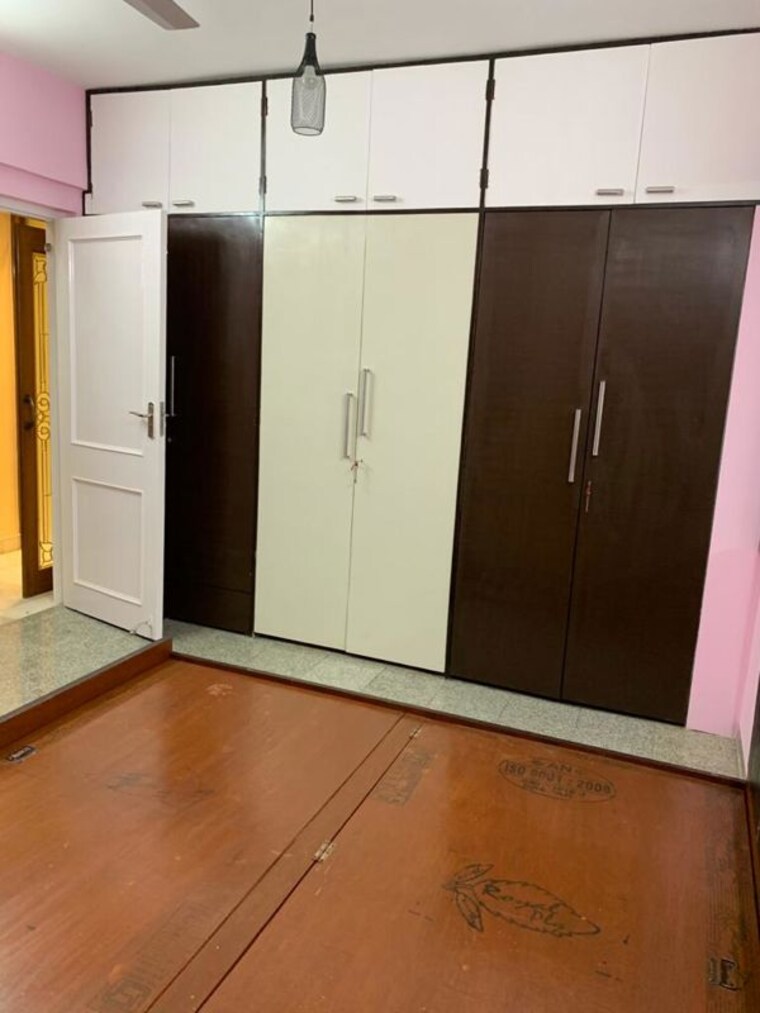 Room, lokhandwala complex 2 Bedroom 1000 Sq.Ft. Apartment In Lokhandwala Complex Mumbai 10652499