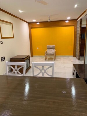 Room in 2 BHK Apartment at Lokhandwala Complex – for Rent