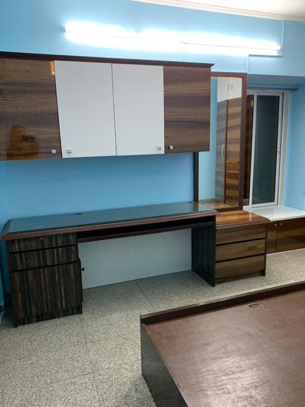 Room in 2 BHK Apartment at Lokhandwala Complex – for Rent