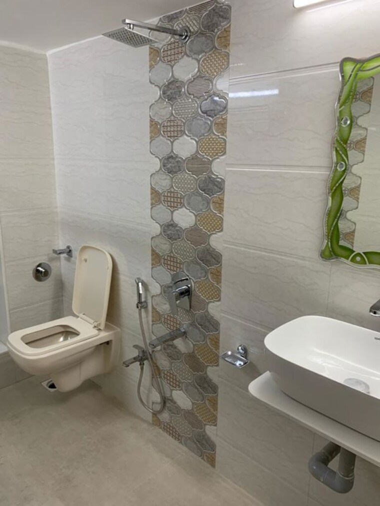 Bathroom, lokhandwala complex 2 Bedroom 1000 Sq.Ft. Apartment In Lokhandwala Complex Mumbai 10652499