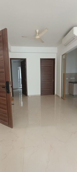 Room in 3.5 BHK Apartment at Smart World Orchard, Sector 61 – for Rent