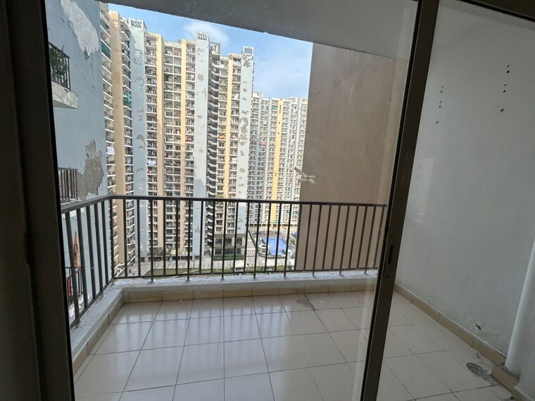 Balcony, panchsheel-greens-ii 3.5 Bedroom 1850 Sq.Ft. Apartment In Sector 16 Greater Noida Greater Noida 10652562