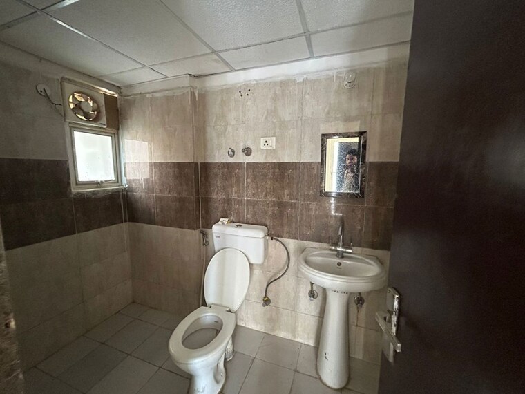 Bathroom, panchsheel-greens-ii 3.5 Bedroom 1850 Sq.Ft. Apartment In Sector 16 Greater Noida Greater Noida 10652562