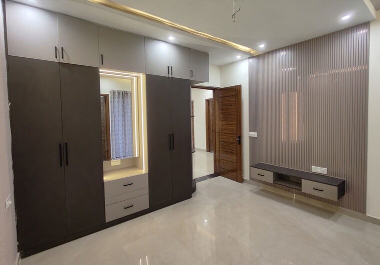 Room, ambala highway 5 Bedroom 250 Sq.Yd. Independent House In Ambala Highway Zirakpur 10652577