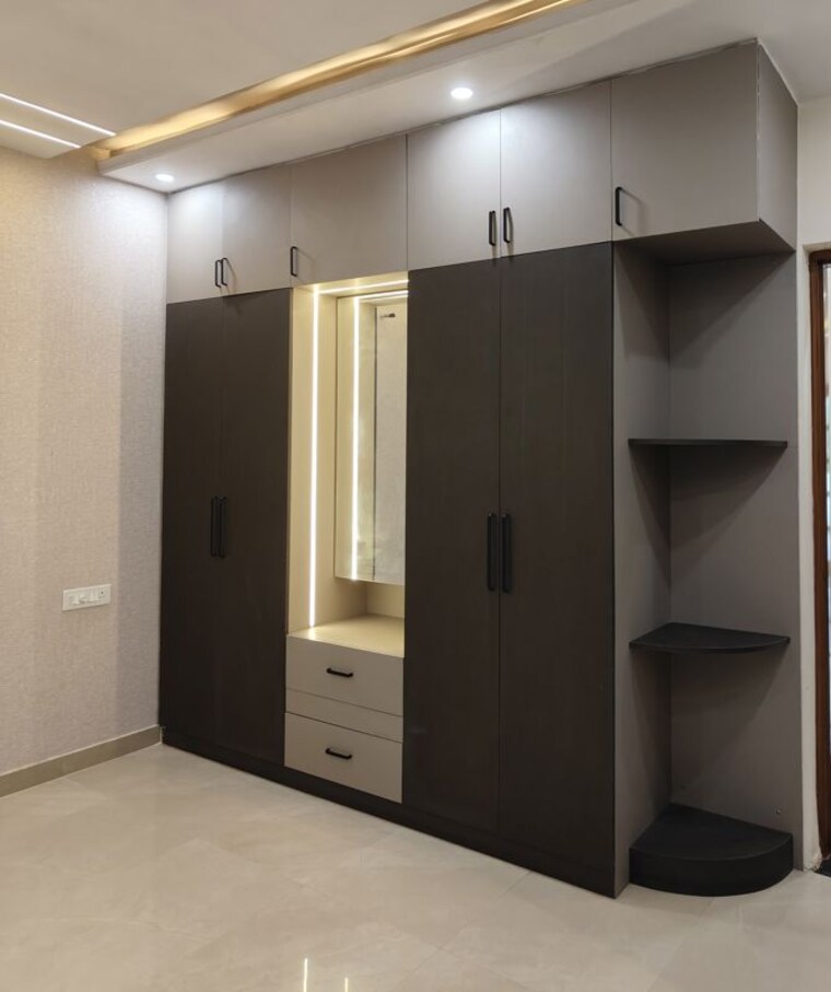 Room, ambala highway 5 Bedroom 250 Sq.Yd. Independent House In Ambala Highway Zirakpur 10652577