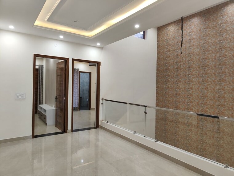 Room, ambala highway 5 Bedroom 250 Sq.Yd. Independent House In Ambala Highway Zirakpur 10652577