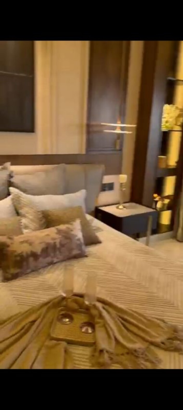 Living Room, k-raheja-modern-vivarea 6+ Bedroom 3999 Sq.Ft. Apartment In Mahalaxmi Mumbai 10652610