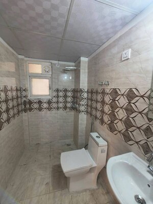 Bathroom in 4 BHK Villa at Sindhuja Greens, Sector 10 Greater Noida – for Rent