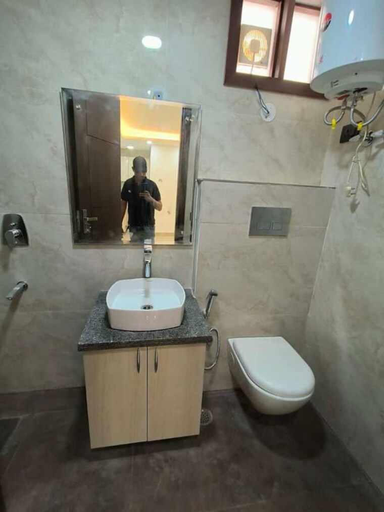 Bathroom, malviya nagar 3 Bedroom 125 Sq.Yd. Builder Floor In Malviya Nagar Delhi 10652619