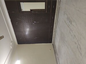 Furnished Amenities in 3 BHK Builder Floor at Lajpat Nagar – for Rent