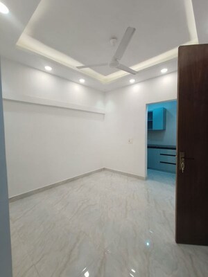 Room in 1 BHK Builder Floor at Sant Nagar – for Rent