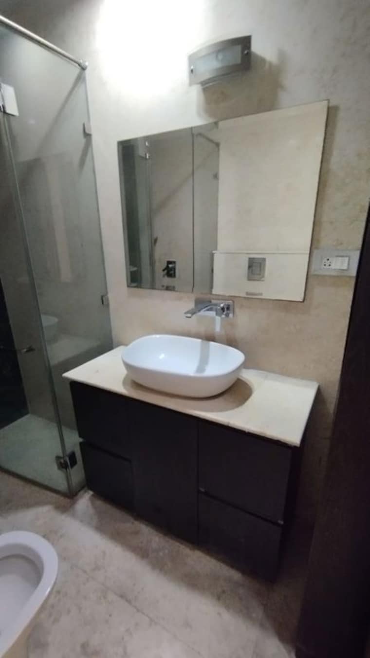 Bathroom, lajpat nagar 4 3 Bedroom 1800 Sq.Ft. Builder Floor In Lajpat Nagar 4 Delhi 10652671