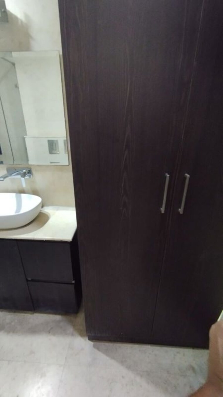 Bathroom, lajpat nagar 4 3 Bedroom 1800 Sq.Ft. Builder Floor In Lajpat Nagar 4 Delhi 10652671