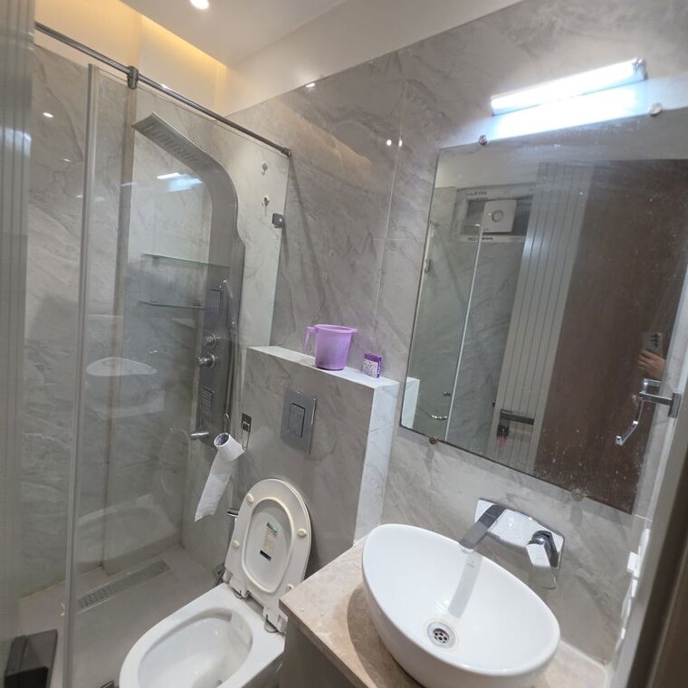 Bathroom, east of kailash 3 Bedroom 208 Sq.Yd. Builder Floor In East Of Kailash Delhi 10652679