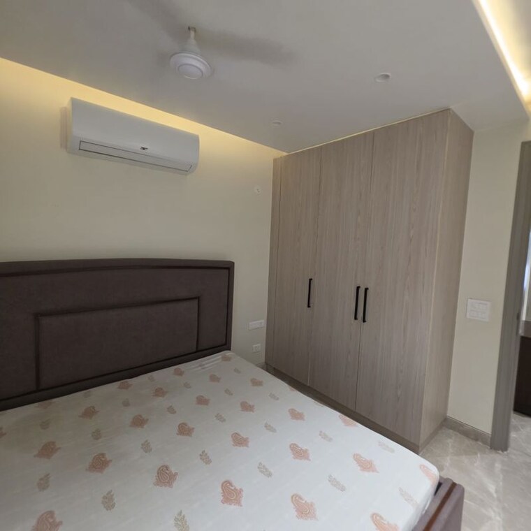 Bedroom, east of kailash 3 Bedroom 208 Sq.Yd. Builder Floor In East Of Kailash Delhi 10652679