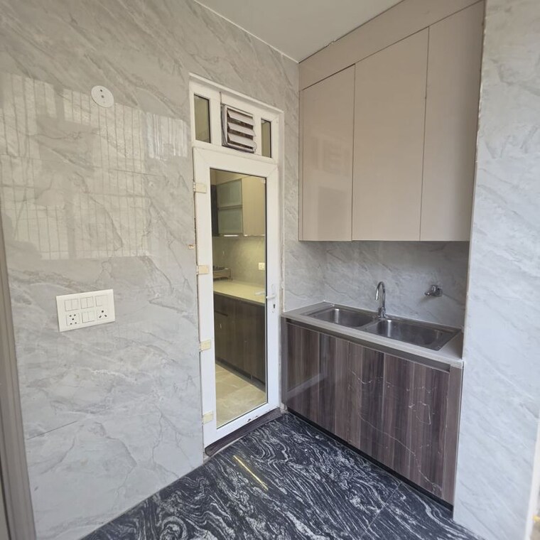 Kitchen, east of kailash 3 Bedroom 208 Sq.Yd. Builder Floor In East Of Kailash Delhi 10652679