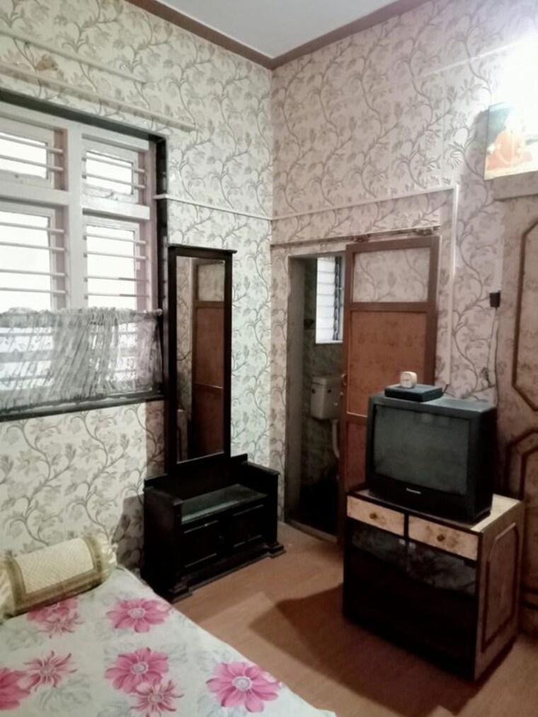 Room, senapati bapat marg 2 Bedroom 500 Sq.Ft. Apartment In Senapati Bapat Marg Mumbai 10652721