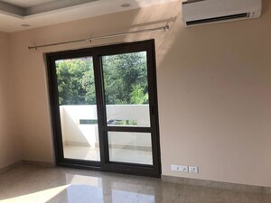 Room in 4 BHK Apartment at Vasant Vihar – for Rent