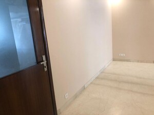 Room in 4 BHK Apartment at Vasant Vihar – for Rent