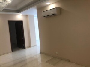 Room in 4 BHK Apartment at Vasant Vihar – for Rent