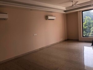 Room in 4 BHK Apartment at Vasant Vihar – for Rent