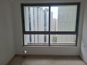 Room in 3 BHK Apartment at Kalpataru Immensa, Kolshet Road – for Rent