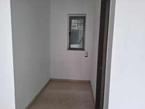 Room in 3 BHK Apartment at Kalpataru Immensa, Kolshet Road – for Rent