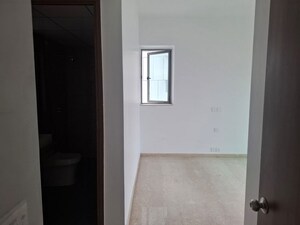 Room in 3 BHK Apartment at Kalpataru Immensa, Kolshet Road – for Rent