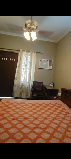 1 RK Builder Floor For Rent in Sector 18