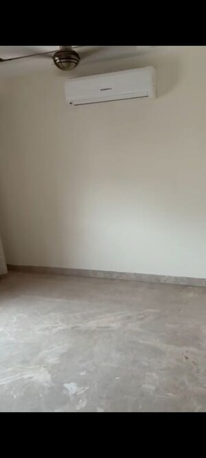 Room in 2 BHK Builder Floor at Sector 16 – for Rent