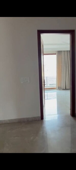 Room in 2 BHK Builder Floor at Sector 16 – for Rent