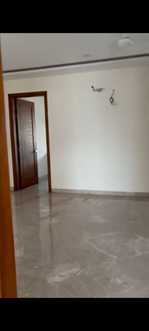 Room in 2 BHK Builder Floor at Sector 16 – for Rent